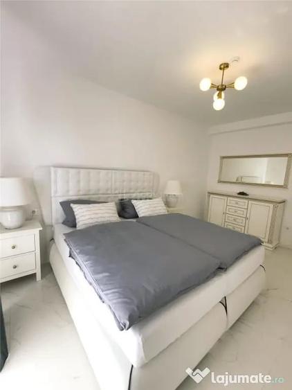 Apartament cu 3 camere semidecomandat în Central