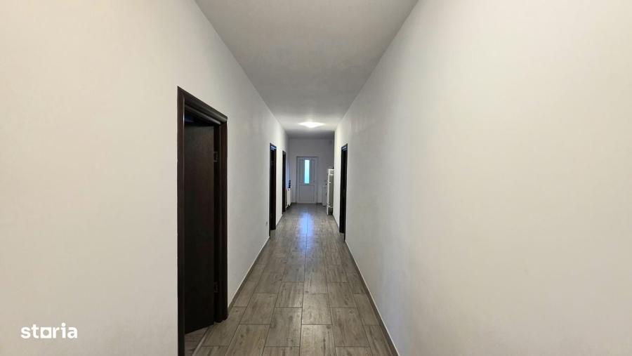 Casă cu 4 camere decomandat în Central