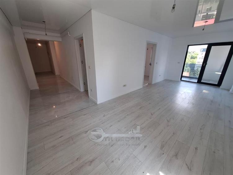 Apartament cu 3 camere semidecomandat în Cug