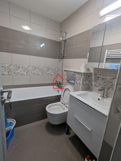 Apartament cu 3 camere semidecomandat în Dacia