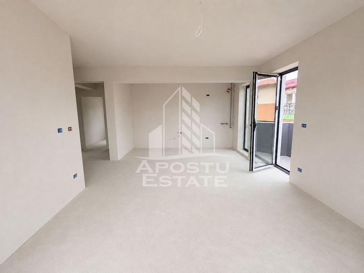 Apartament cu 3 camere semidecomandat în Giroc