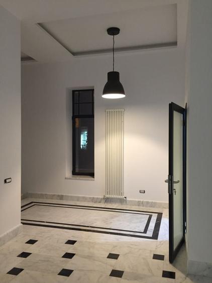 Casă individuală cu 18 camere cu Canalizare în Polonă