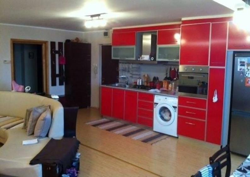 Apartament cu 3 camere decomandat în Sârbi