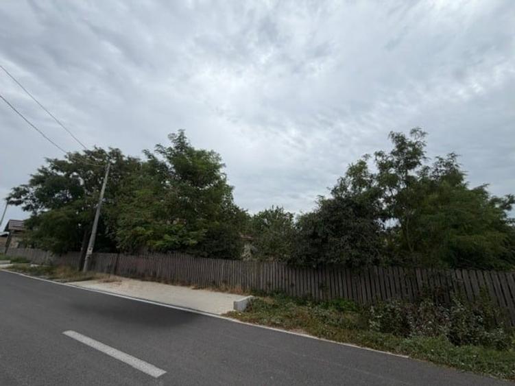 Casă individuală cu 4 camere cu Canalizare în Ceacu
