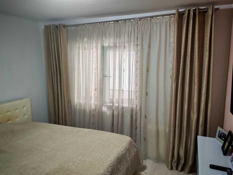 Apartament cu 4 camere decomandat în Cug