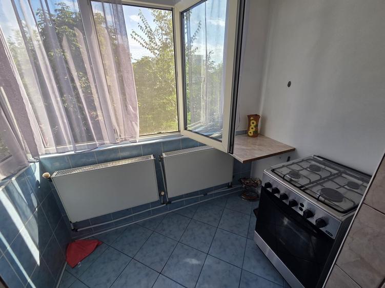 Apartament cu 2 camere decomandat, mobilat în Dacia