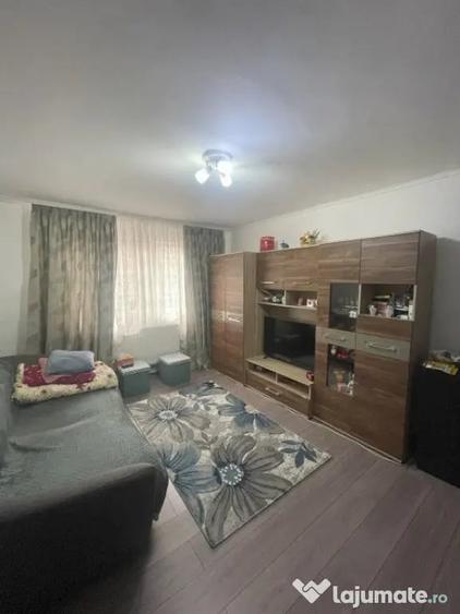 Apartament cu 2 camere semidecomandat, mobilat în Hotvon