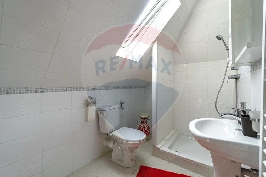 Casă cu Teren 1332 Mp în Cristian