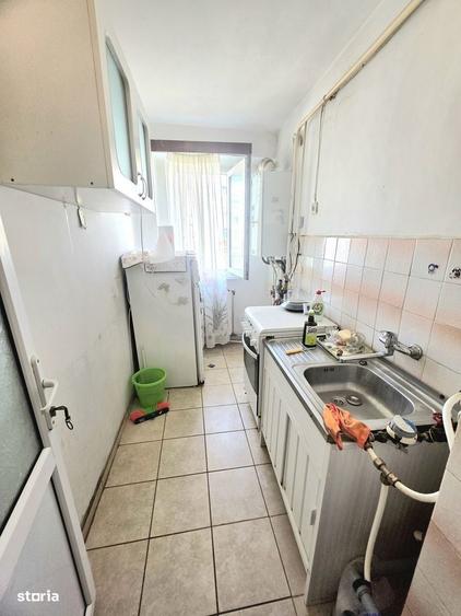 Apartament cu 3 camere semidecomandat în Viziru 3
