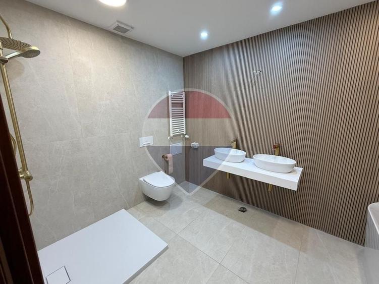 Apartament cu 3 camere semidecomandat în Primăverii