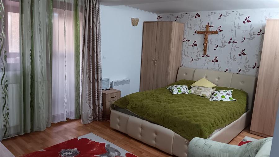 Casă individuală cu 5 camere cu Canalizare în Bârnova