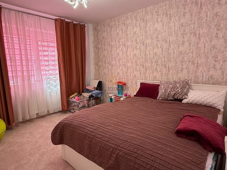 Apartament cu 3 camere semidecomandat, mobilat în Central