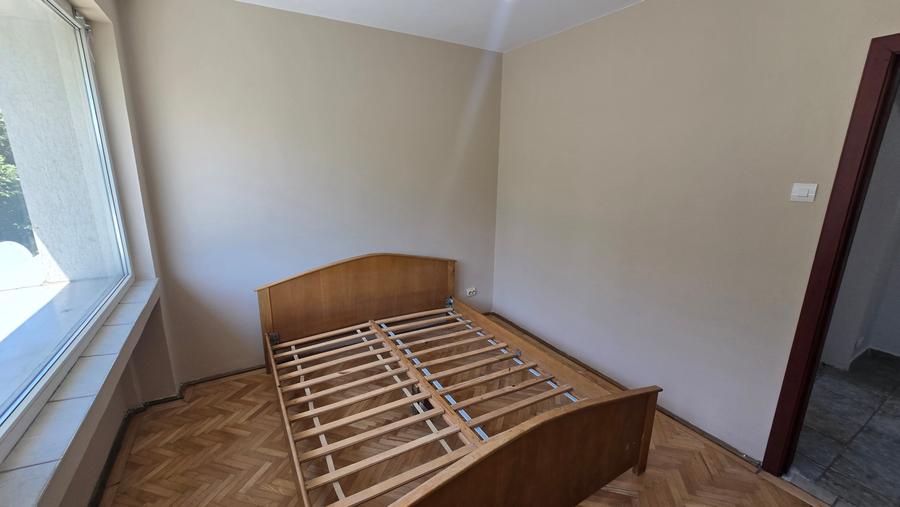 Apartament cu 3 camere semidecomandat în Domenii