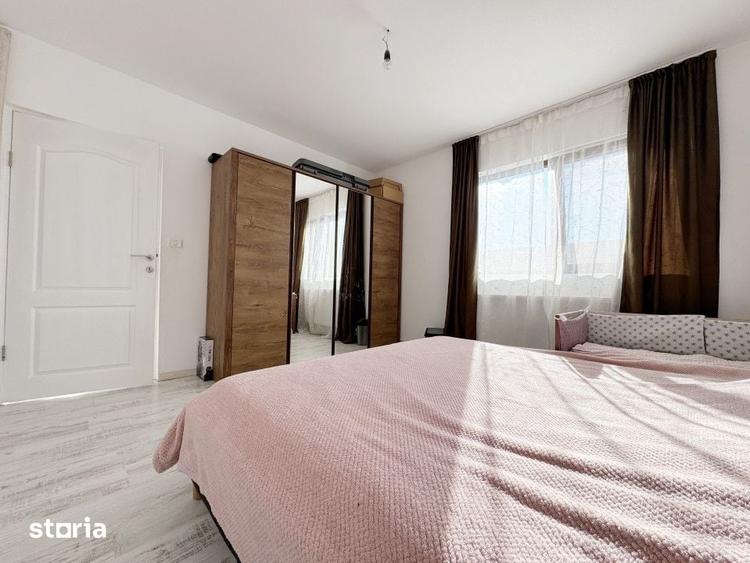 Casă cu 5 camere cu Teren 504 Mp în Sânmihaiu Român