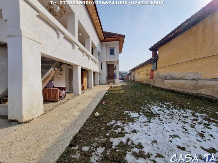 Casă individuală cu 5 camere cu Canalizare în Curtișoara