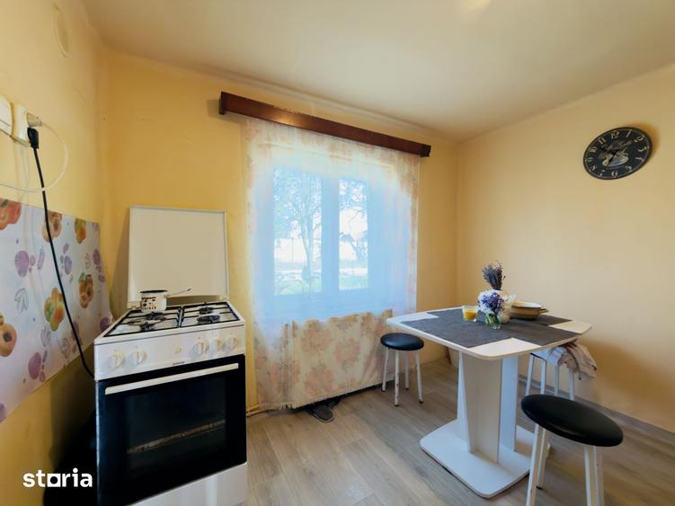 Casă cu 2 camere cu Teren 933 Mp în Sânmihaiu Român