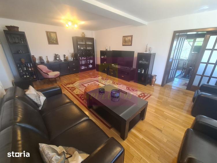 Casă cu 9 camere cu Teren 2066 Mp în Breaza