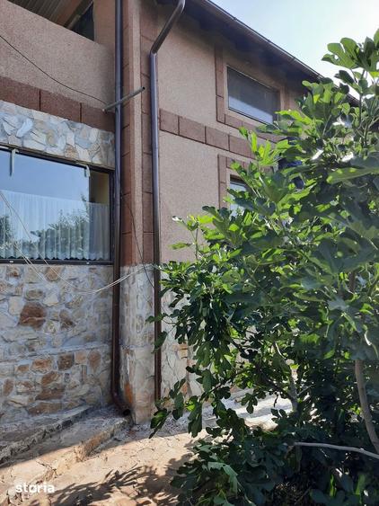 Casă cu 10 camere cu Canalizare în Central