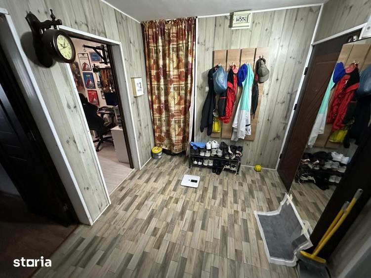Apartament cu 4 camere semidecomandat în Obor