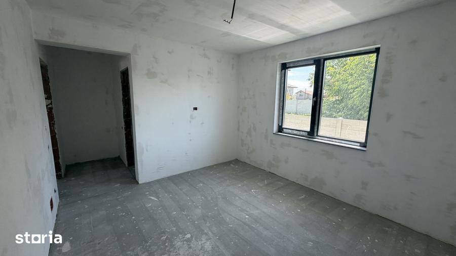 Casă cu 4 camere cu Teren 400 Mp în Domnești