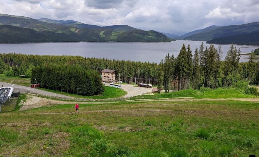 Vânzare teren 10.000 mp – Zonă montană, județul Vâlcea, aproape de domeniul schi - 1