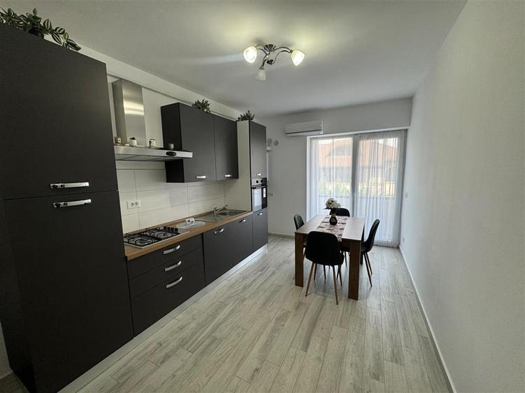 Apartament cu 3 camere decomandat, mobilat în Ultracentral