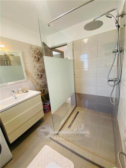 Apartament cu 3 camere semidecomandat, mobilat în Aeroport