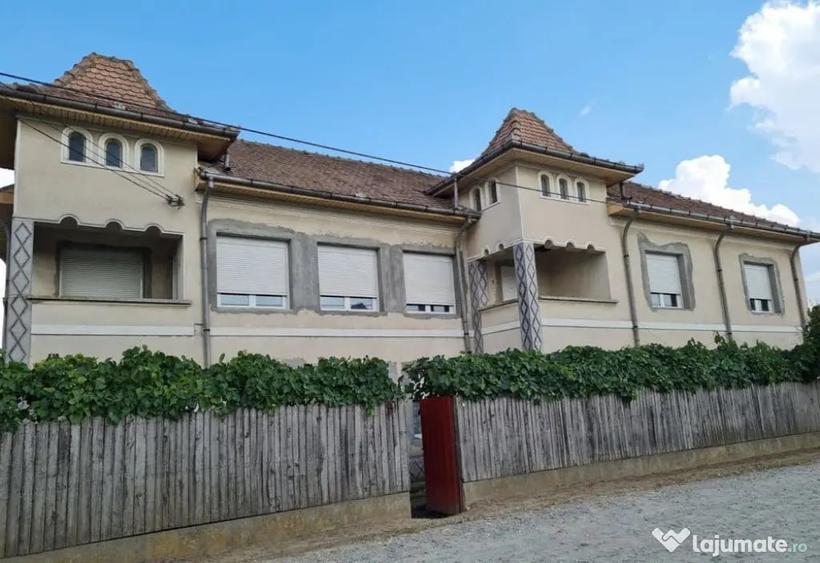 Casă cu 12 camere cu Teren 1300 Mp în Brestei
