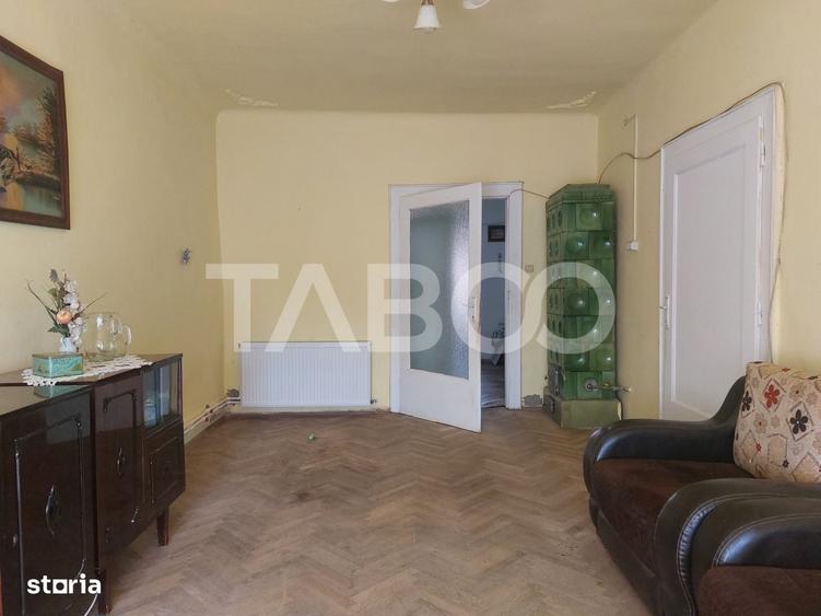Apartament cu 3 camere semidecomandat în Central