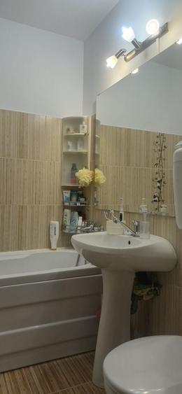 Apartament cu 4 camere semidecomandat în Brotăcei