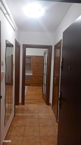 Garsonieră decomandată în Titan