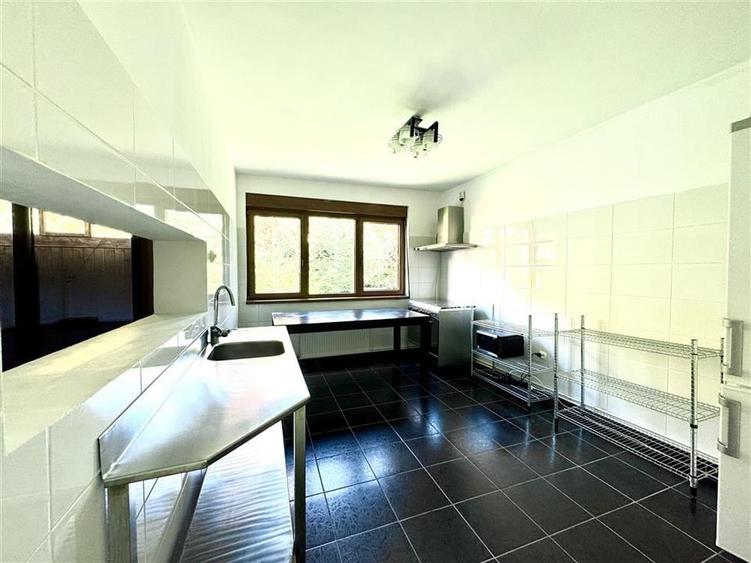 Casă individuală cu 7 camere cu Teren 382 Mp în Ultracentral