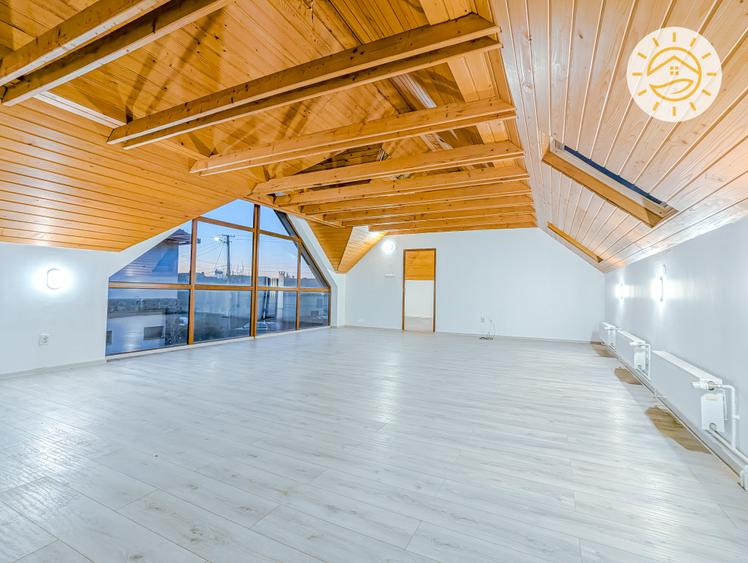 Casă individuală cu 10 camere cu Teren 980 Mp în Central