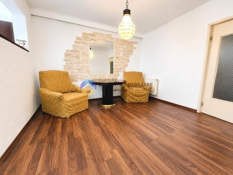 Apartament cu 4 camere semidecomandat în Mărăței