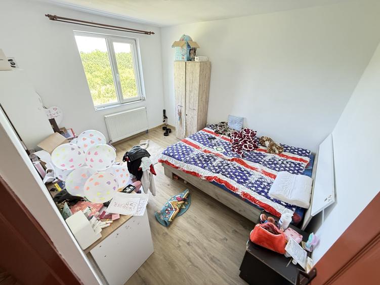 Apartament cu 3 camere semidecomandat, mobilat în Jucu de Mijloc