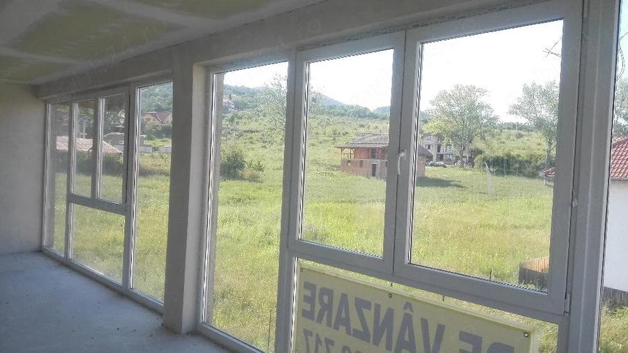 Casă cu 9 camere cu Teren 500 Mp în Vulcan