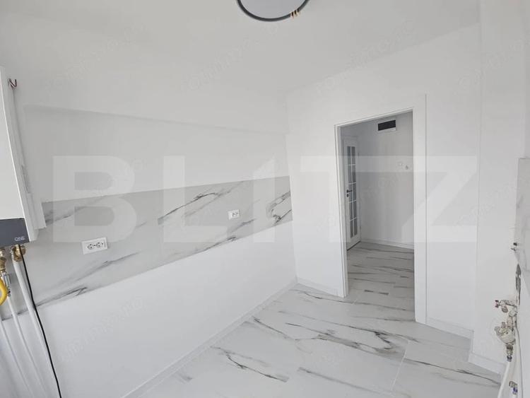 Apartament cu 3 camere semidecomandat în Splai Bahlui