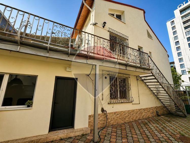 Casă individuală cu 6 camere cu Teren 150 Mp în Cotroceni