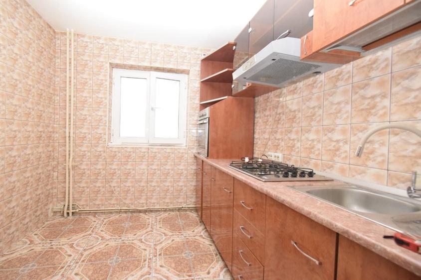 Apartament cu 3 camere decomandat în Crângași
