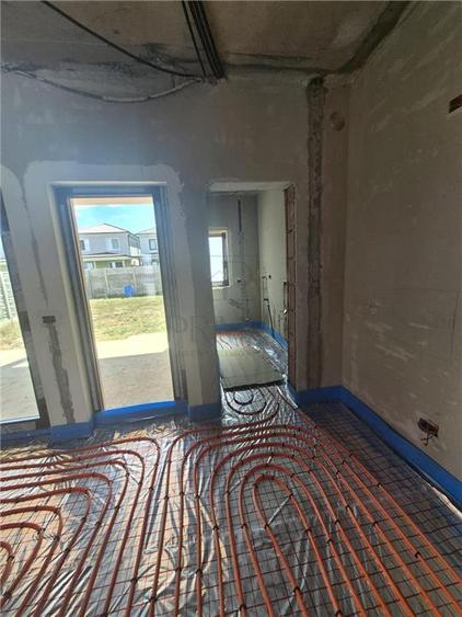 Duplex cu 4 camere cu Canalizare în Moșnița Nouă
