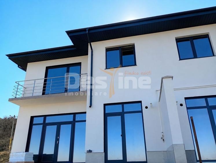 Duplex cu 8 camere cu Canalizare în Tomești