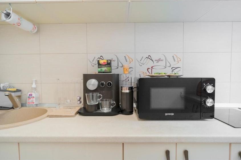 Apartament 2 camere decomandat Zona Centrala , complet utilat , recent renovat, balcon - de inchiriat imediat septembrie - 7