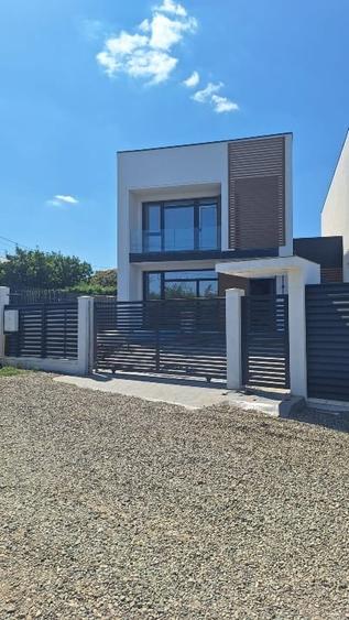 Casă individuală cu 3 camere cu Canalizare în Bârnova