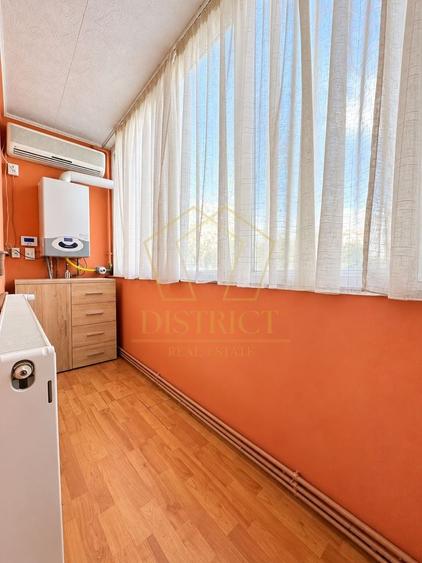 Apartament cu 3 camere decomandat, mobilat în Girocului