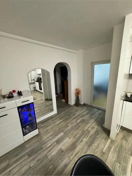 Apartament cu 3 camere decomandat în Răcădău