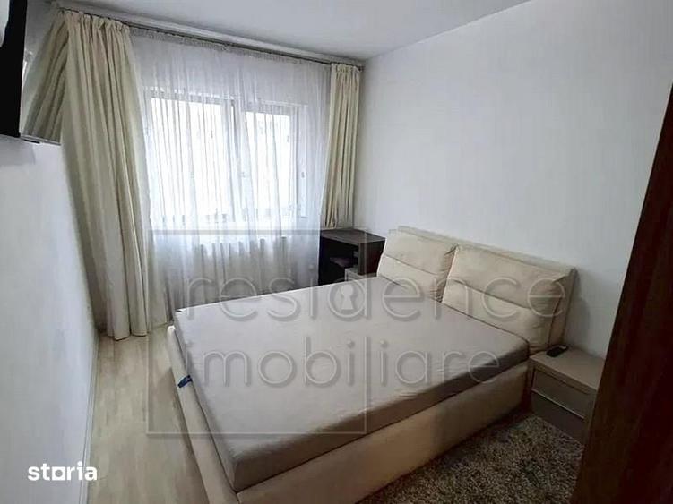 Apartament cu 3 camere semidecomandat în Între Lacuri