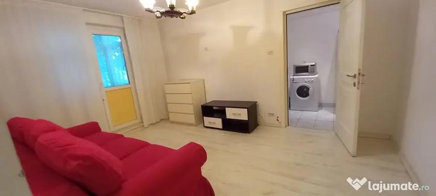 Apartament cu 3 camere semidecomandat în P-ța Reșița