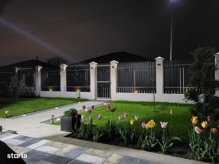 Casă cu 3 camere în Săbăreni