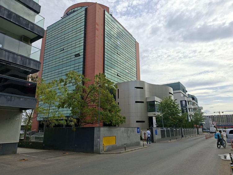 Apartament cu 2 camere, mobilat în Central