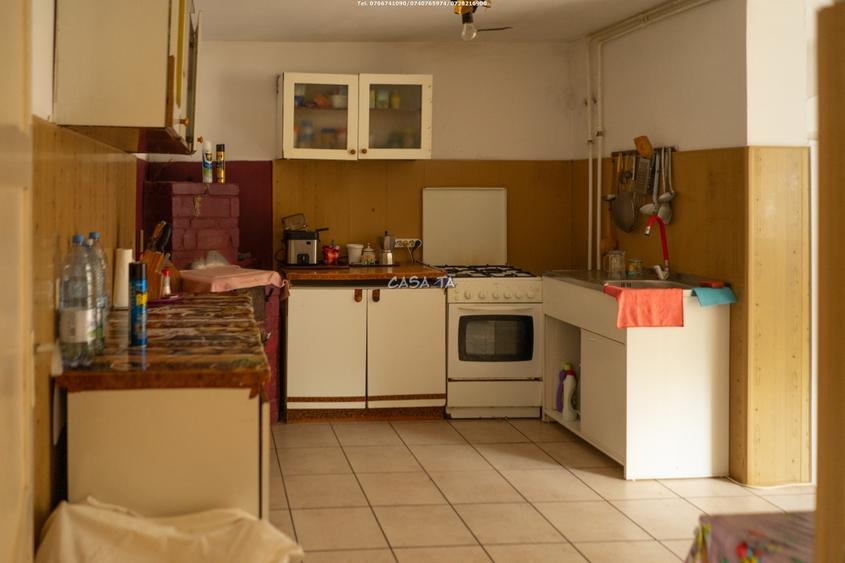 Casă individuală cu 7 camere cu Teren 2310 Mp în Licurici